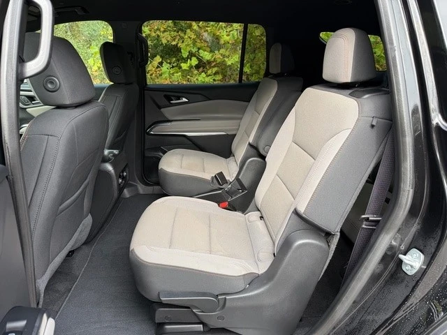 2025 Chevrolet Traverse - Image 15 of 21