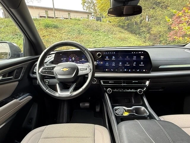 2025 Chevrolet Traverse - Image 10 of 12