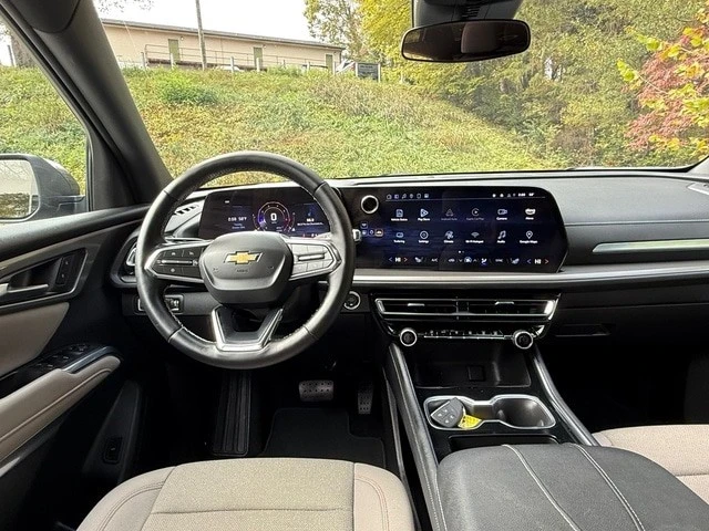 2025 Chevrolet Traverse - Image 10 of 21