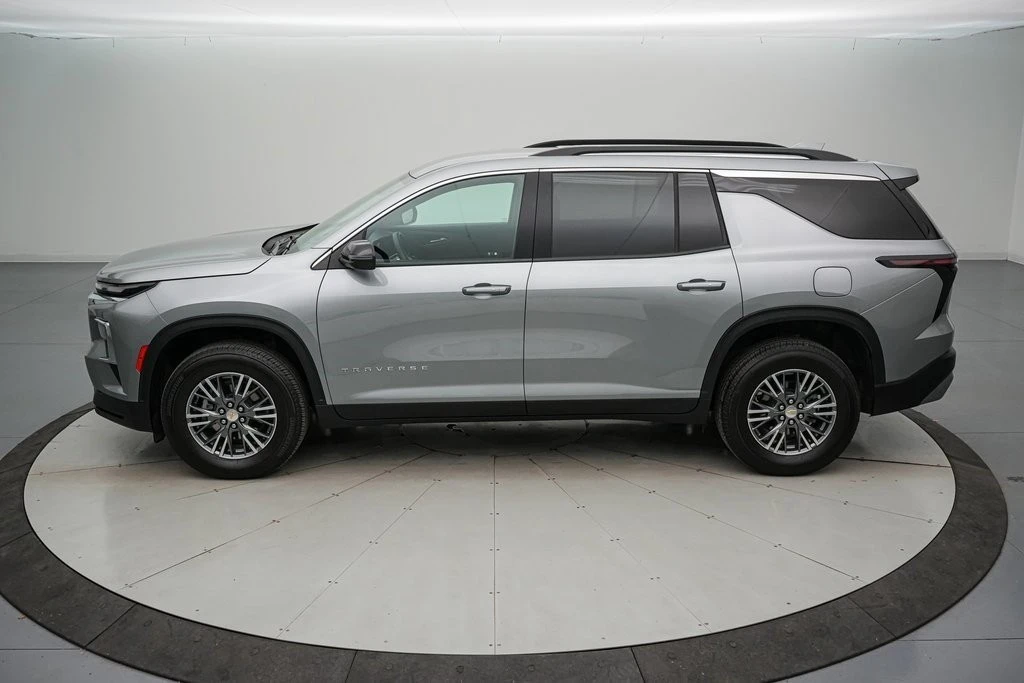 2025 Chevrolet Traverse - Image 8 of 21