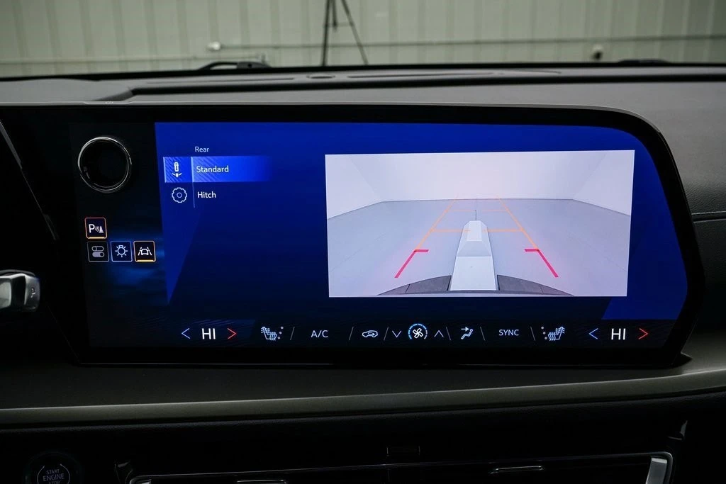 2025 Chevrolet Traverse - Image 17 of 21