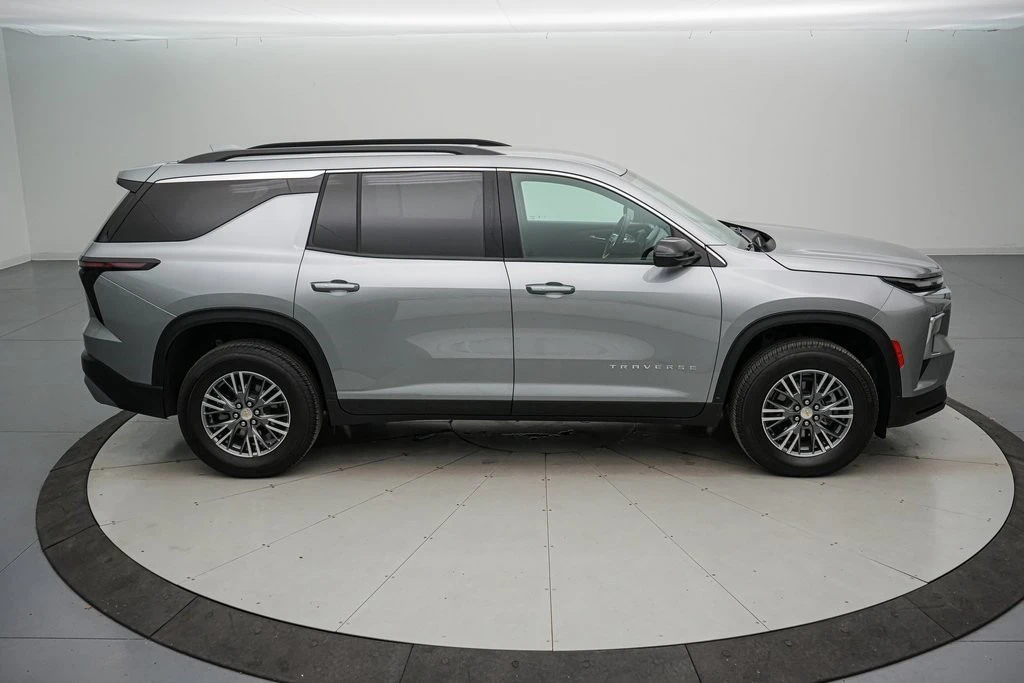 2025 Chevrolet Traverse - Image 4 of 21