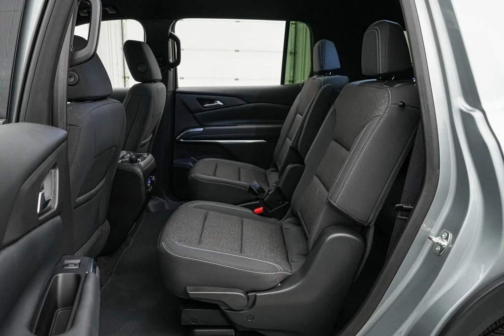 2025 Chevrolet Traverse - Image 19 of 21