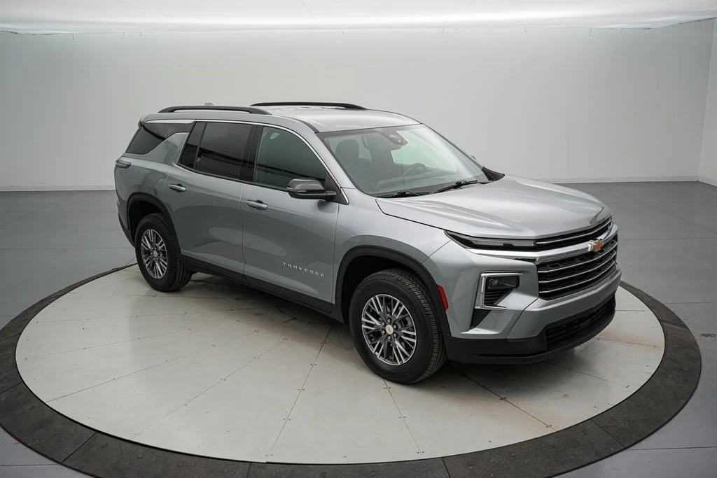 2025 Chevrolet Traverse - Image 2 of 21