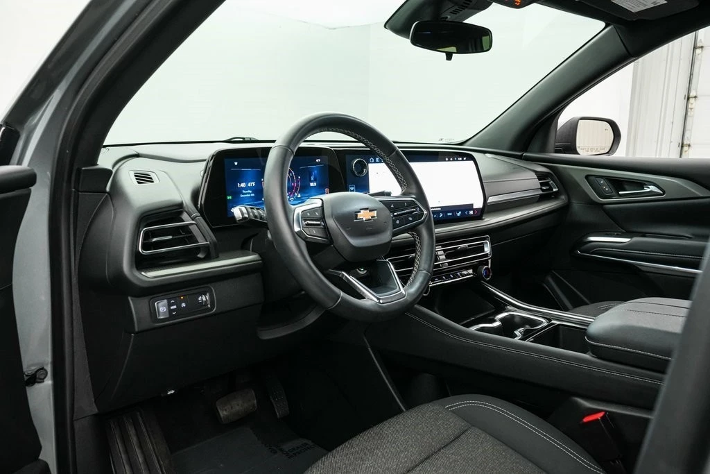 2025 Chevrolet Traverse - Image 13 of 21