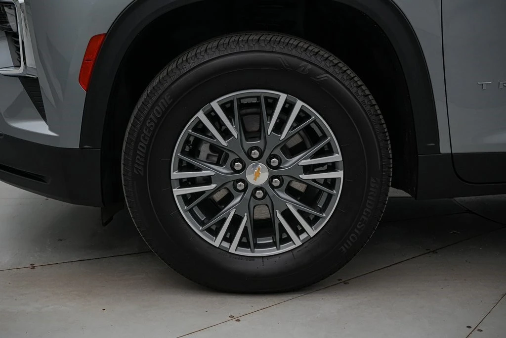 2025 Chevrolet Traverse - Image 11 of 21
