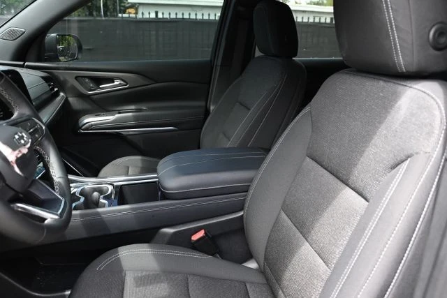 2025 Chevrolet Traverse - Image 12 of 21