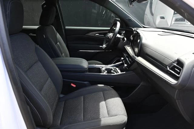 2025 Chevrolet Traverse - Image 13 of 21