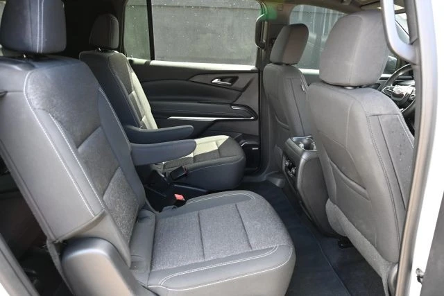 2025 Chevrolet Traverse - Image 16 of 21