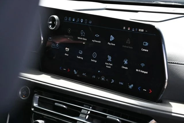 2025 Chevrolet Traverse - Image 11 of 21