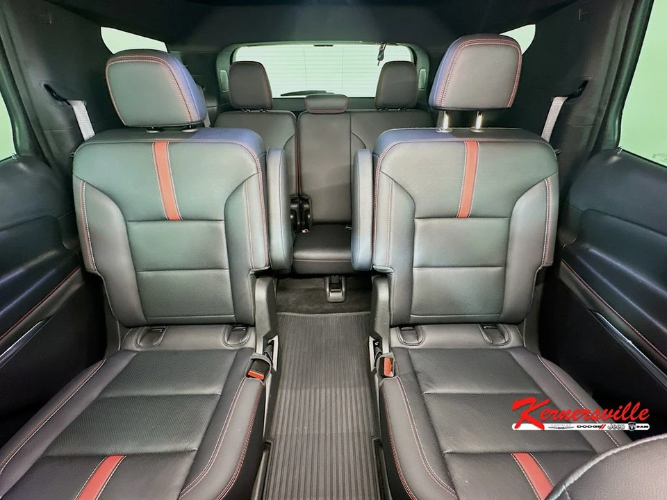 2025 Chevrolet Traverse - Image 13 of 21
