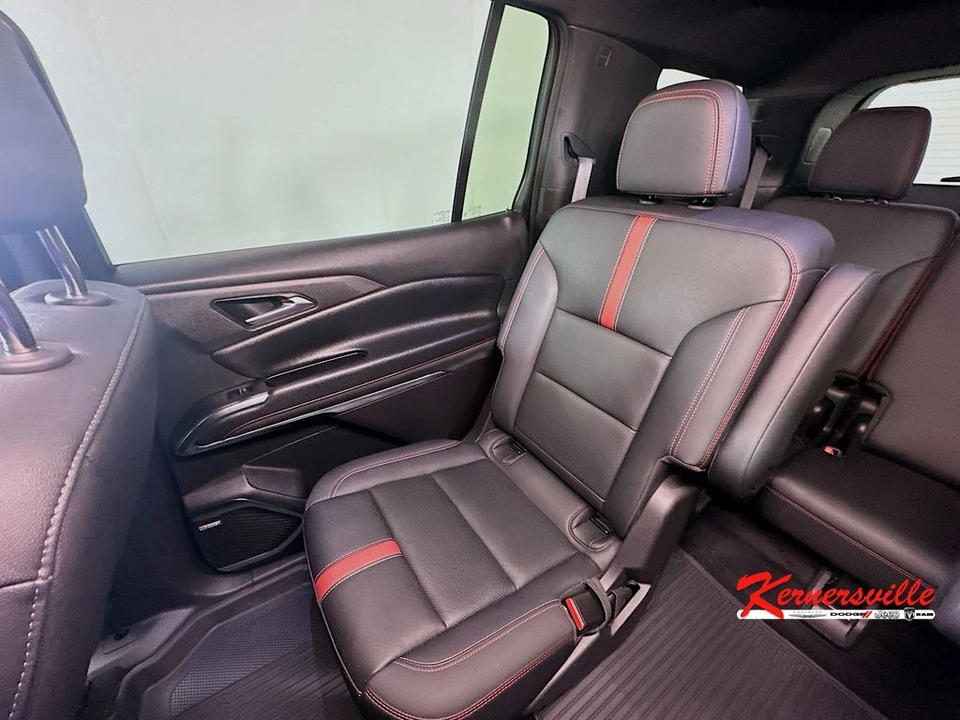 2025 Chevrolet Traverse - Image 12 of 21