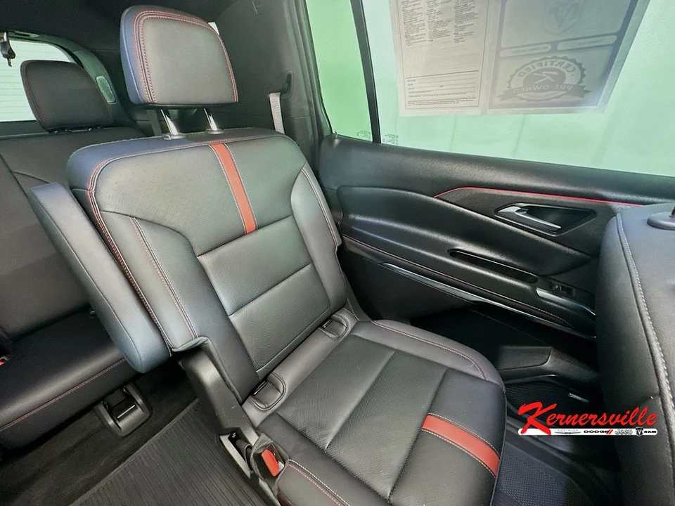 2025 Chevrolet Traverse - Image 14 of 21