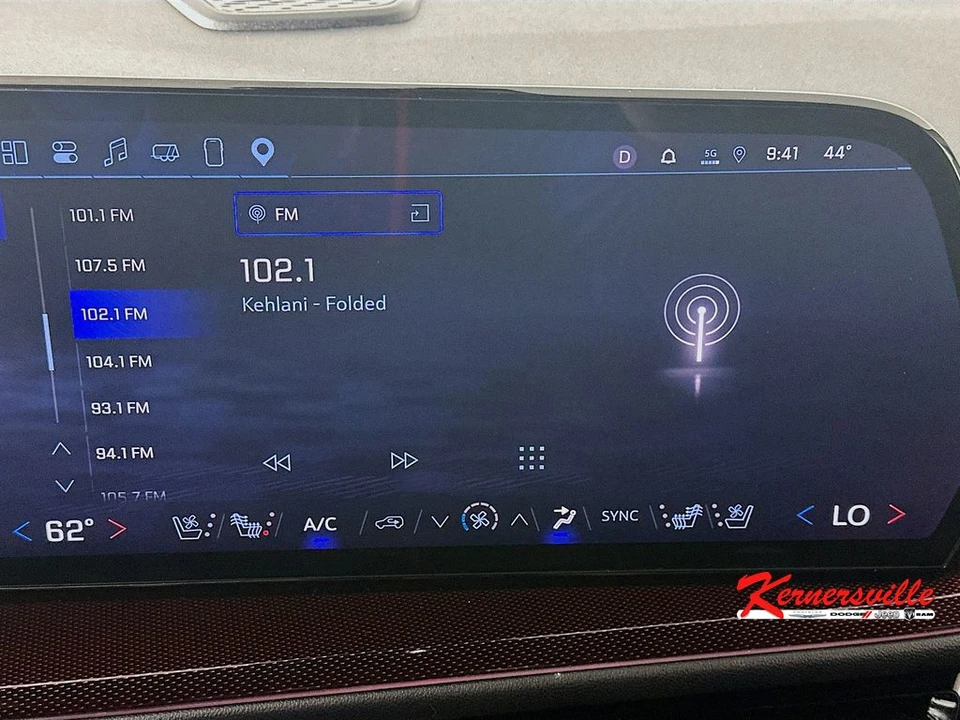 2025 Chevrolet Traverse - Image 17 of 21