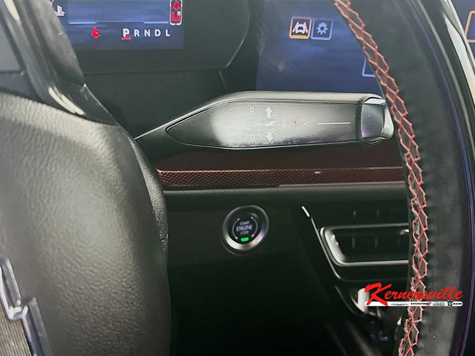 2025 Chevrolet Traverse - Image 16 of 21