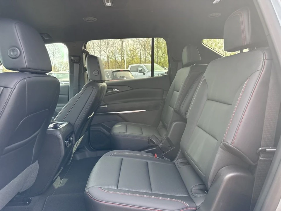 2025 Chevrolet Traverse - Image 11 of 21