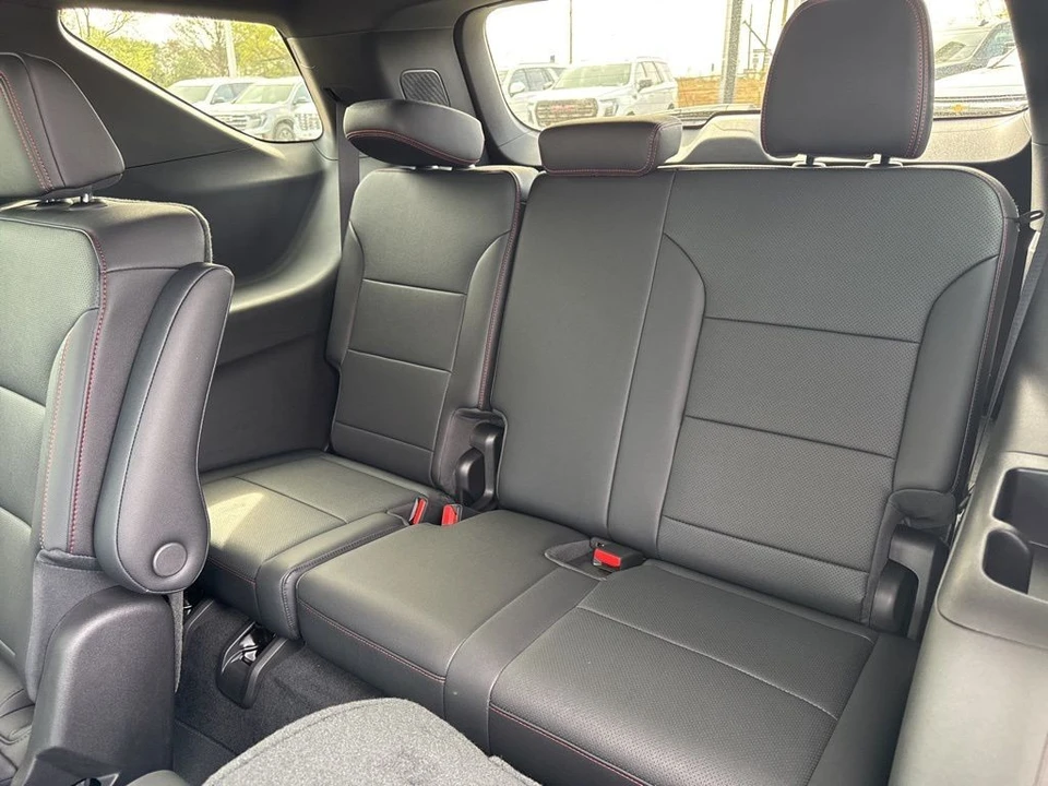 2025 Chevrolet Traverse - Image 12 of 21