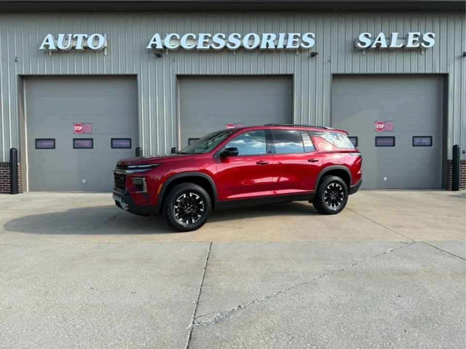 2025 Chevrolet Traverse - Image 2 of 12