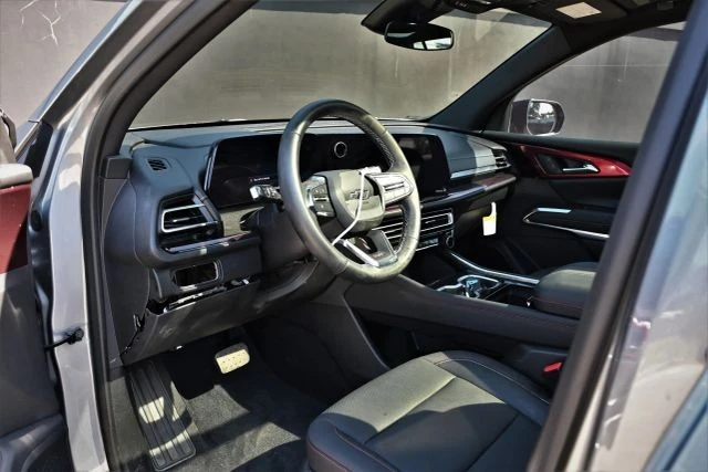 2025 Chevrolet Traverse - Image 14 of 21
