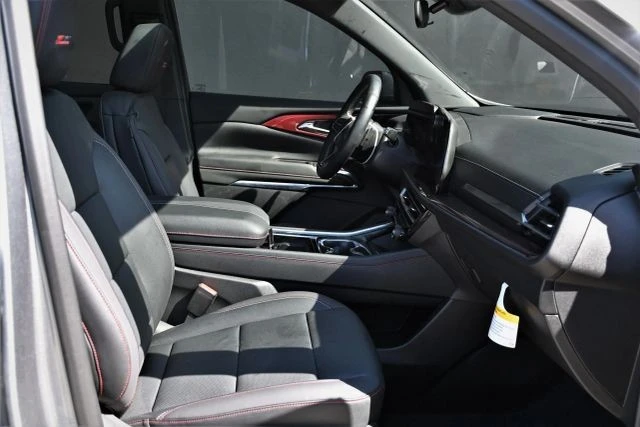 2025 Chevrolet Traverse - Image 16 of 21