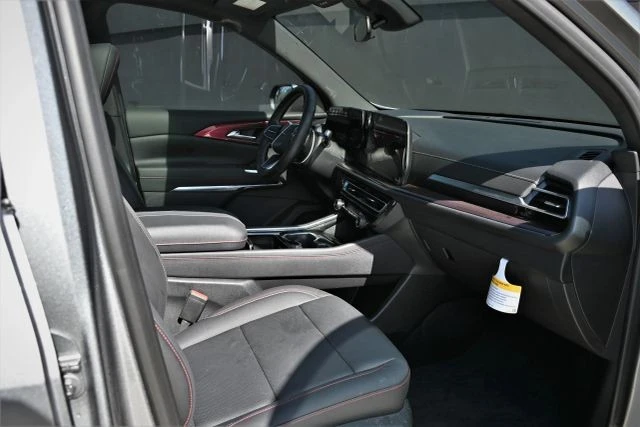2025 Chevrolet Traverse - Image 17 of 21