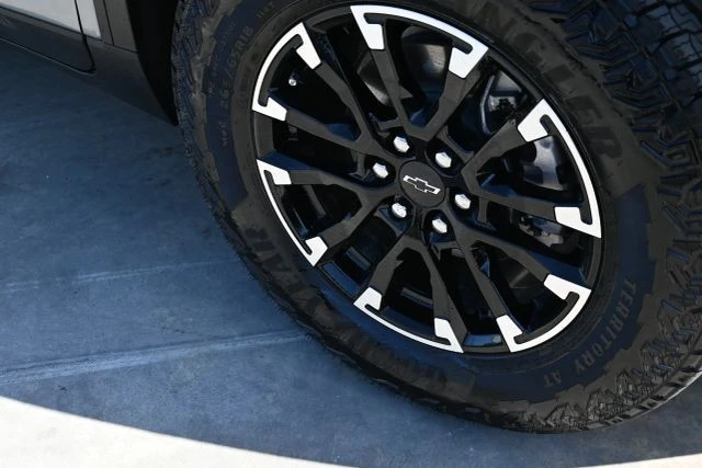 2025 Chevrolet Traverse - Image 10 of 21