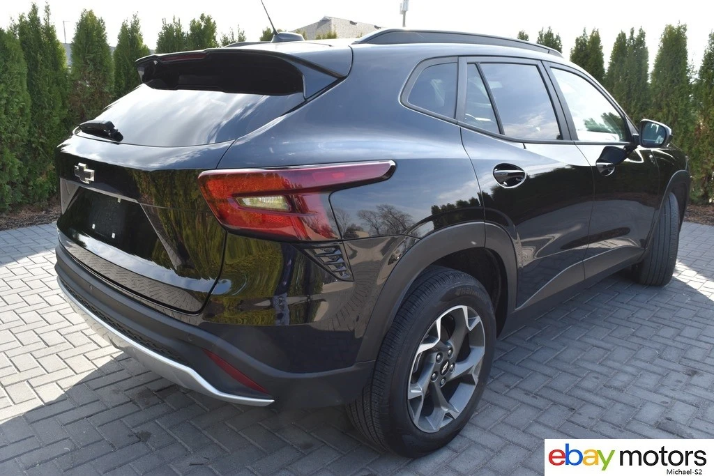 2025 Chevrolet Trax - Image 5 of 21