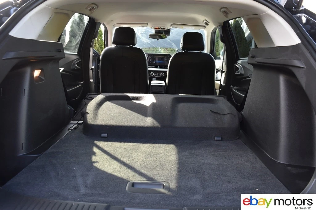 2025 Chevrolet Trax - Image 15 of 21