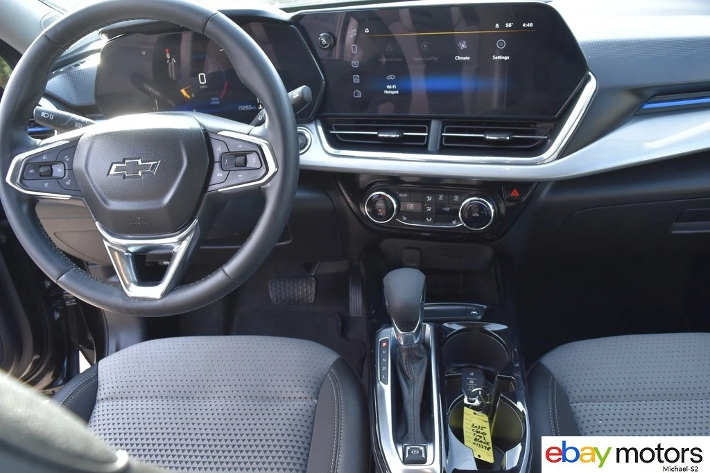2025 Chevrolet Trax - Image 14 of 21
