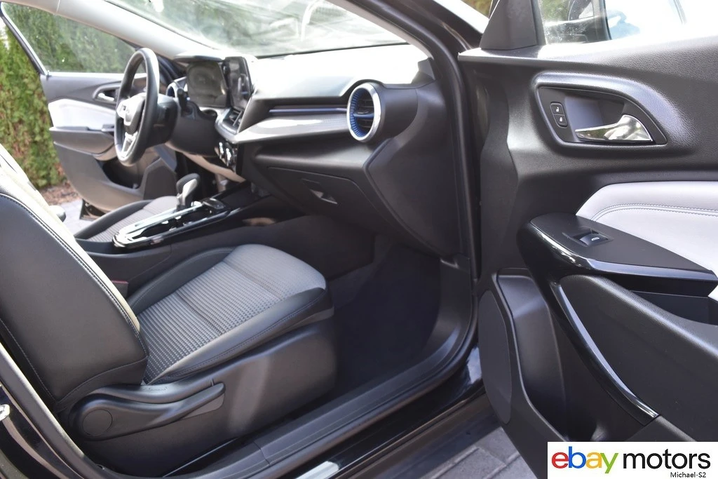2025 Chevrolet Trax - Image 17 of 21