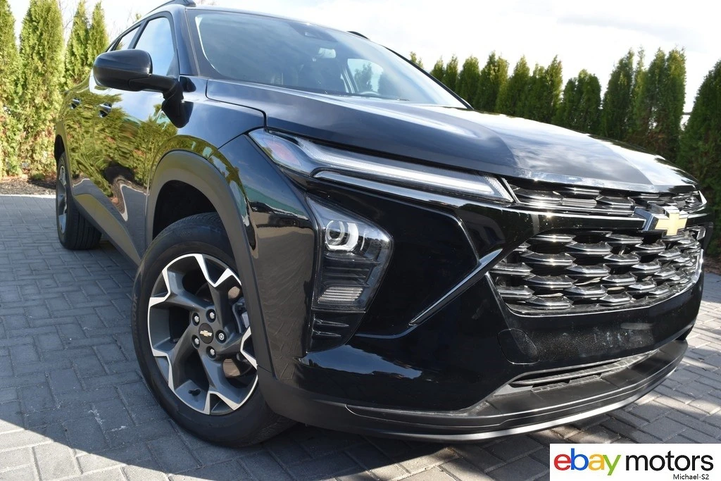 2025 Chevrolet Trax - Image 2 of 21