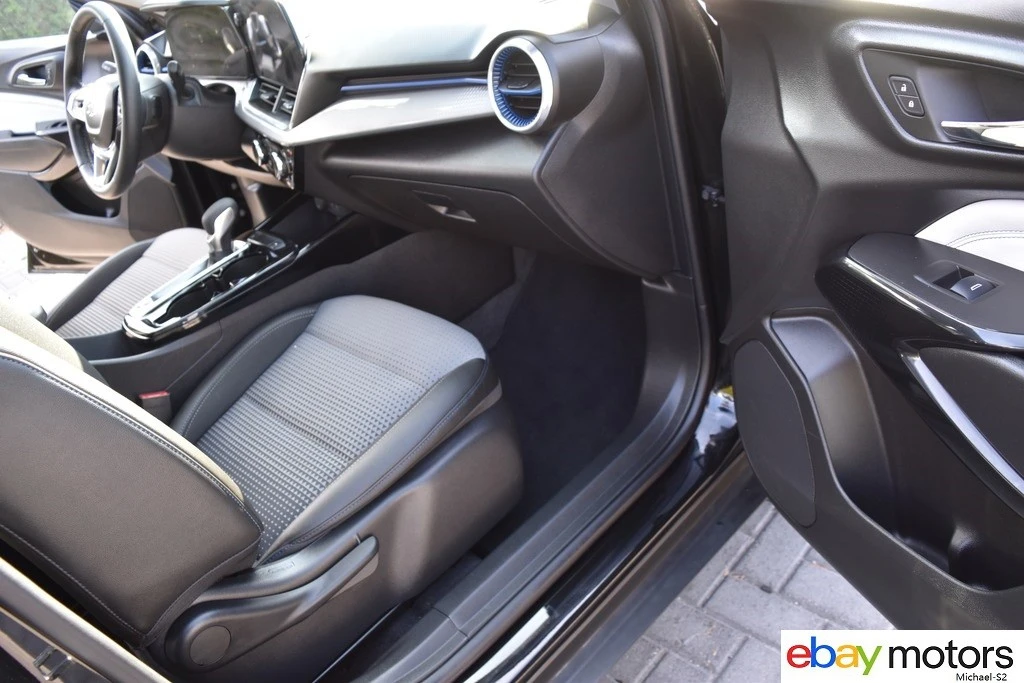 2025 Chevrolet Trax - Image 16 of 21
