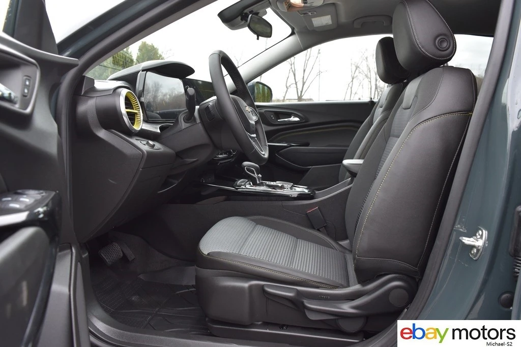 2025 Chevrolet Trax - Image 10 of 21