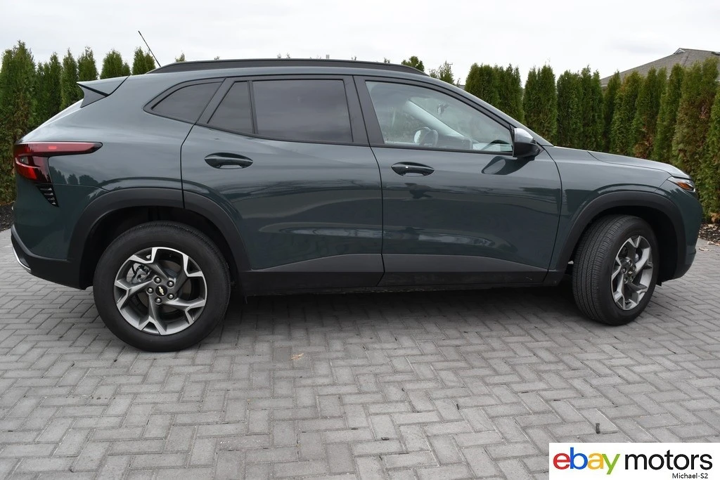 2025 Chevrolet Trax - Image 4 of 21