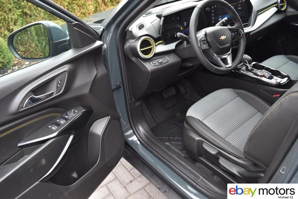 2025 Chevrolet Trax - Image 11 of 21
