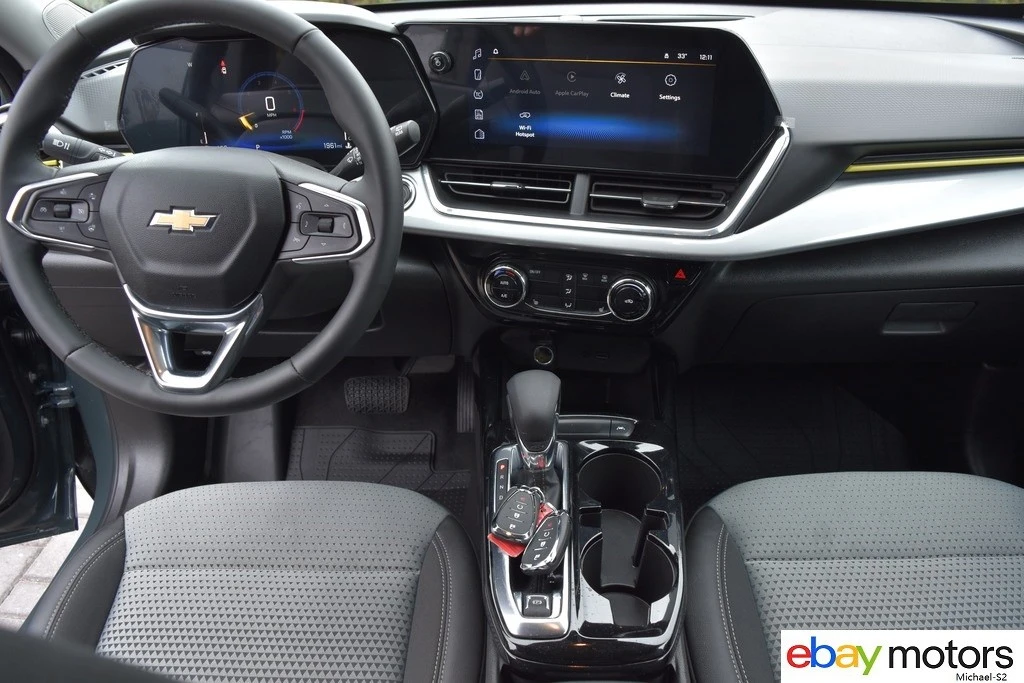 2025 Chevrolet Trax - Image 14 of 21