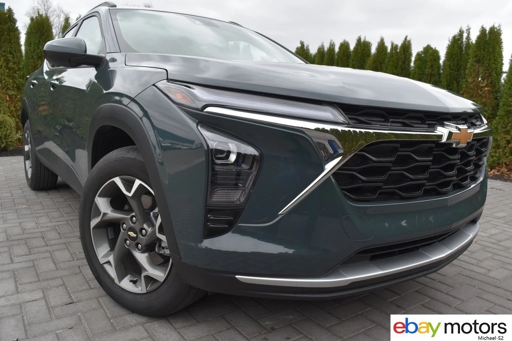 2025 Chevrolet Trax - Image 2 of 21