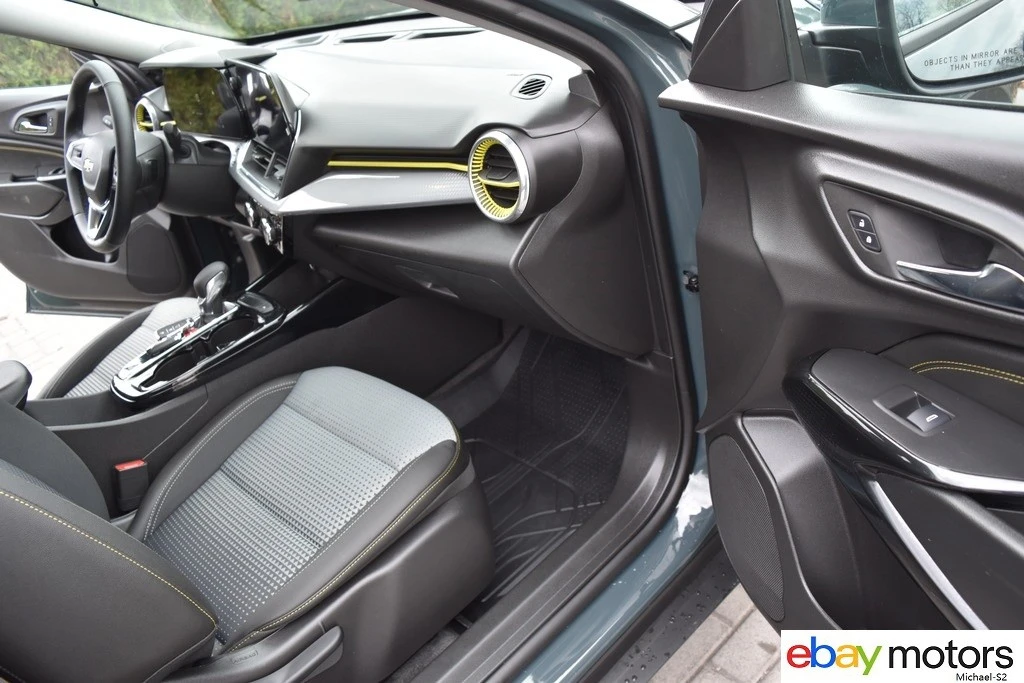 2025 Chevrolet Trax - Image 16 of 21