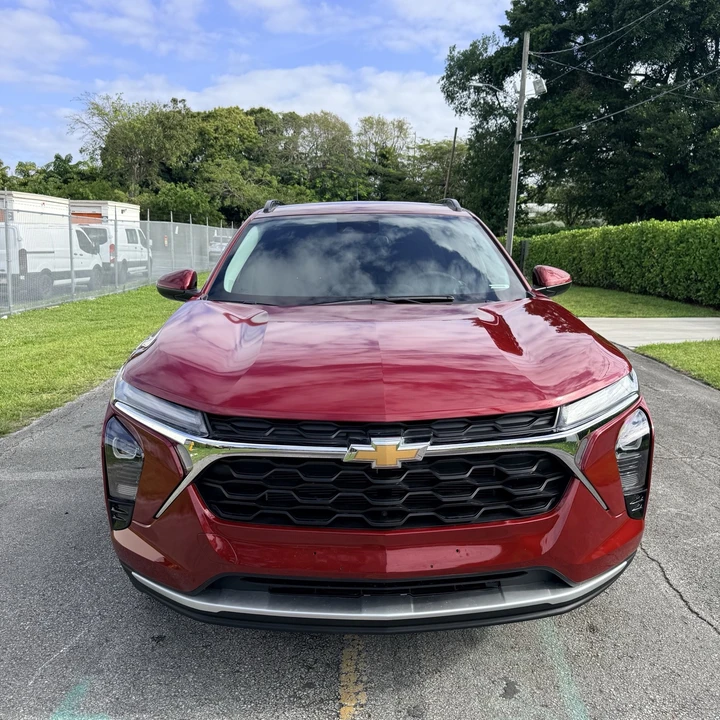 2025 Chevrolet Trax - Image 2 of 21