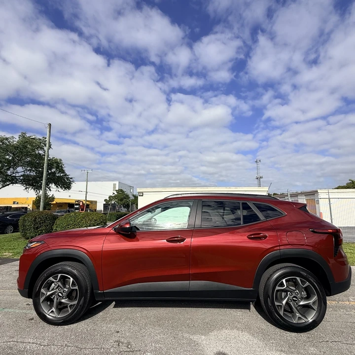 2025 Chevrolet Trax - Image 8 of 21