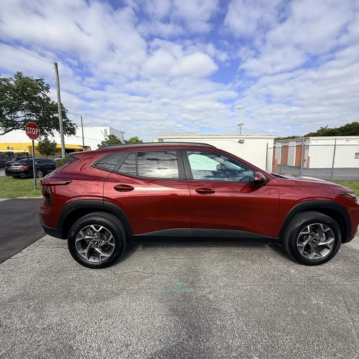 2025 Chevrolet Trax - Image 4 of 21