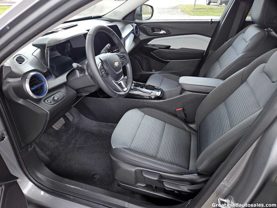 2025 Chevrolet Trax - Image 8 of 21