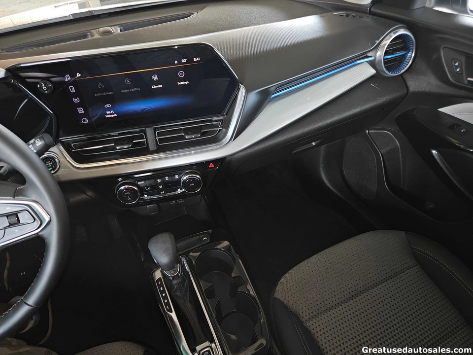 2025 Chevrolet Trax - Image 17 of 21