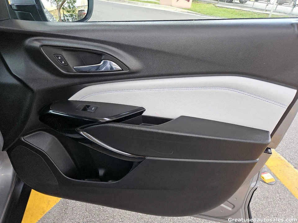 2025 Chevrolet Trax - Image 10 of 21