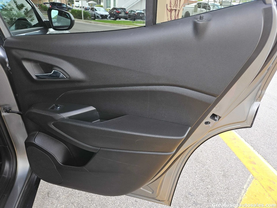 2025 Chevrolet Trax - Image 14 of 21