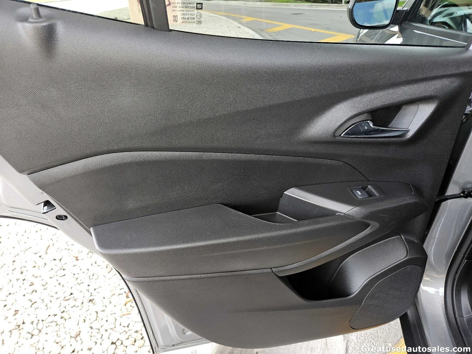 2025 Chevrolet Trax - Image 11 of 21