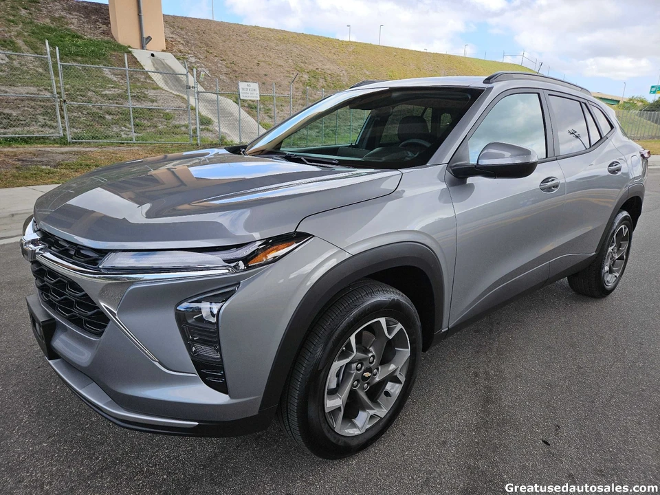 2025 Chevrolet Trax - Image 3 of 21