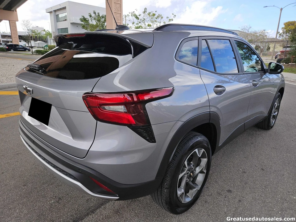 2025 Chevrolet Trax - Image 6 of 21