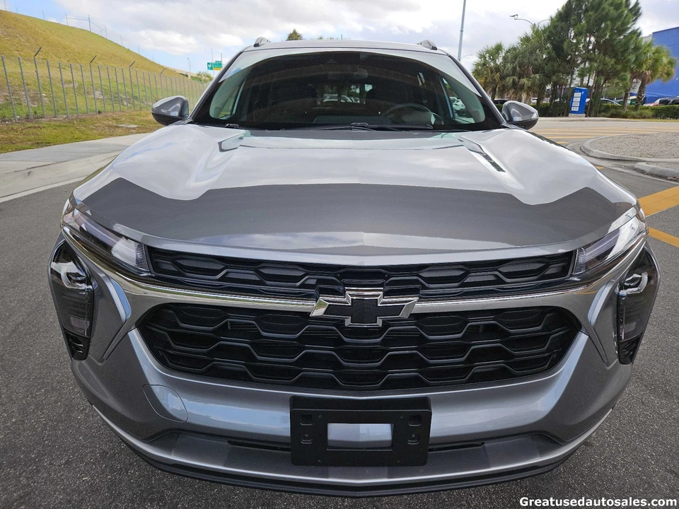 2025 Chevrolet Trax - Image 2 of 21