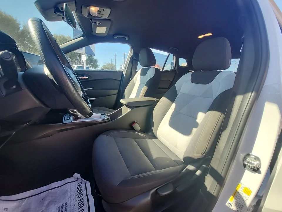 2025 Chevrolet Trax - Image 7 of 8